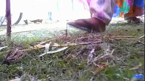 Desi Ngocok Sambil Pipis, Basah Kuyup Bikin Makin Liar.
