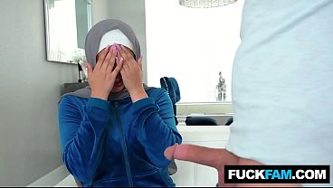 Tetangga Hijabi Kena Kejutan Kontol Besar, Sophia Leone Sama Nicky Rebel