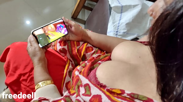 Abis Nonton Bokep, Kakak Tiri Ngocok Di Kamar.
