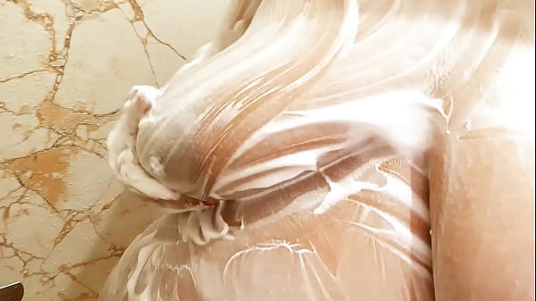 Desi Bhabhi Mandi Basah, Badan Menggoda