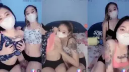 Duo Cewek Saling Jilat Tetek Basah Kuyup.