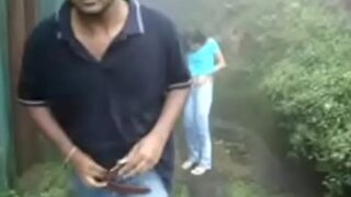 Video Mesum Pasangan Horny Ngewe Di Tengah Hujan Lebat