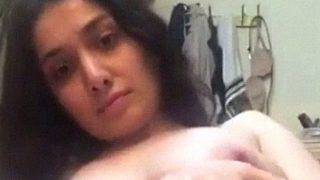Video Panas Abis Cewek Paki Cantik Mainin Memek Dan Lubang Pantatnya