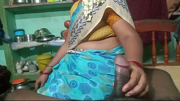 Desahan Panas Anak Tiri Sama Ibu Tiri Di Kamar Desa, Bikin Makin Liar