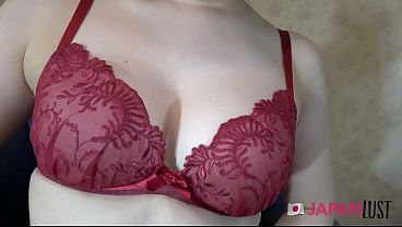 Pantat Besar Cewek Jepang Dikocok Sampe Muncrat Di Memek