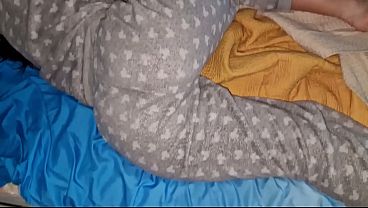 Ketemu Cewek Kakakku Lagi Tidur Di Kasurku, Gue Bangunin Pake Ngewe Panas, Ujungnya Pantatnya Penuh Air Mani Tanpa Kondom.