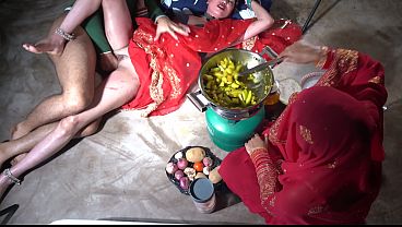 Ibu Tiri Desi India Ngentot Di Dapur Sambil Ngomong Kotor Bahasa Hindi