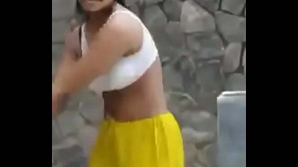 Tarian Desi Panas Bikin Makin Bergairah, Goyangannya Bikin Nafsu Naik.