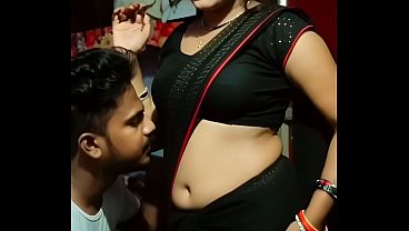 Bajunya Tipis, Pusar Basah, Desi Bhabhi Siap Digoyang.