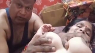 Nenek Tua Nikmati Ngentot Sama Tetangga Di Video Memek Tante