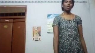 Tamil Aunty Buka Baju Di Video, Hot Banget!