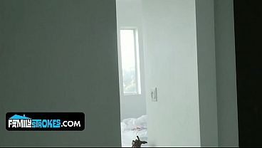 Stepsirik Tebel Daisy Stone Kena Pancutan Dari Abang Tiri Yang Horny