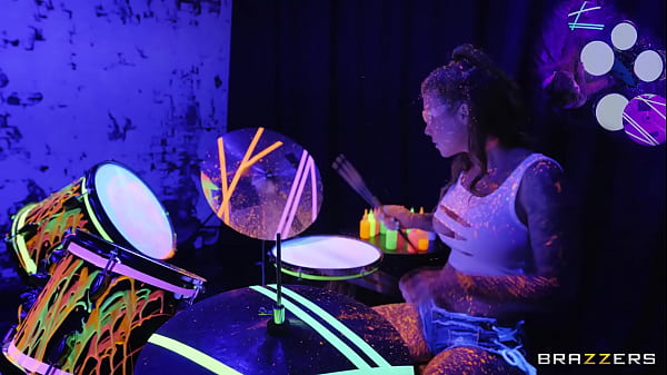 Tonton Trailer Full Bang The Drummer Dari Brazzers, Bikin Meleleh Lihat Aksi Ngebut Di Atas Drum, Bikin Nafsu Naik Drastis!