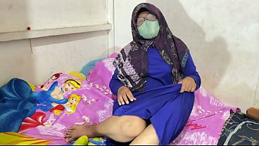 Wanita Berhijab Lagi Mainin Diri Sendiri, Nikmatin Sensasi Panas Yang Bikin Nafas Tersengal.